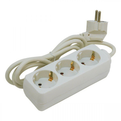 Elosztó három csatlakozós 1,5m kábellel kapcsolós asztali 16A max. 3500W