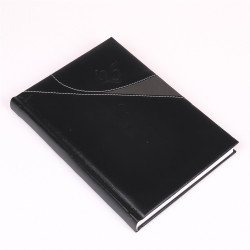 Határidőnapló Prémium M A/5, napi krémszínű lapokkal fekete Realsystem 2026. Író- irodaszer, papíráru Realsystem