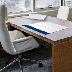Asztali naptár könyöklő 570 x 380 mm, fehér lapokkal kék Dayliner 2026. Író- irodaszer, papíráru Dayliner