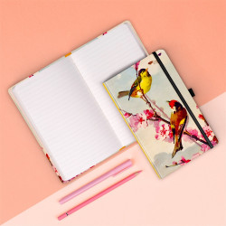 Keménytáblás notesz krémszínű lapokkal, vonalas, leszorító gumiszalaggal Birds – Sakura 130x210mm, Presco